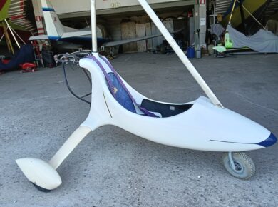 Deltaplano a motore monoposto struttura aerodinamica in composito